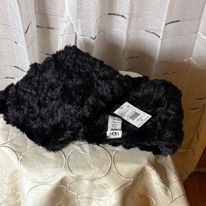 UGG Black Faux Fur Pull Thru Scarf/Wrap NWT